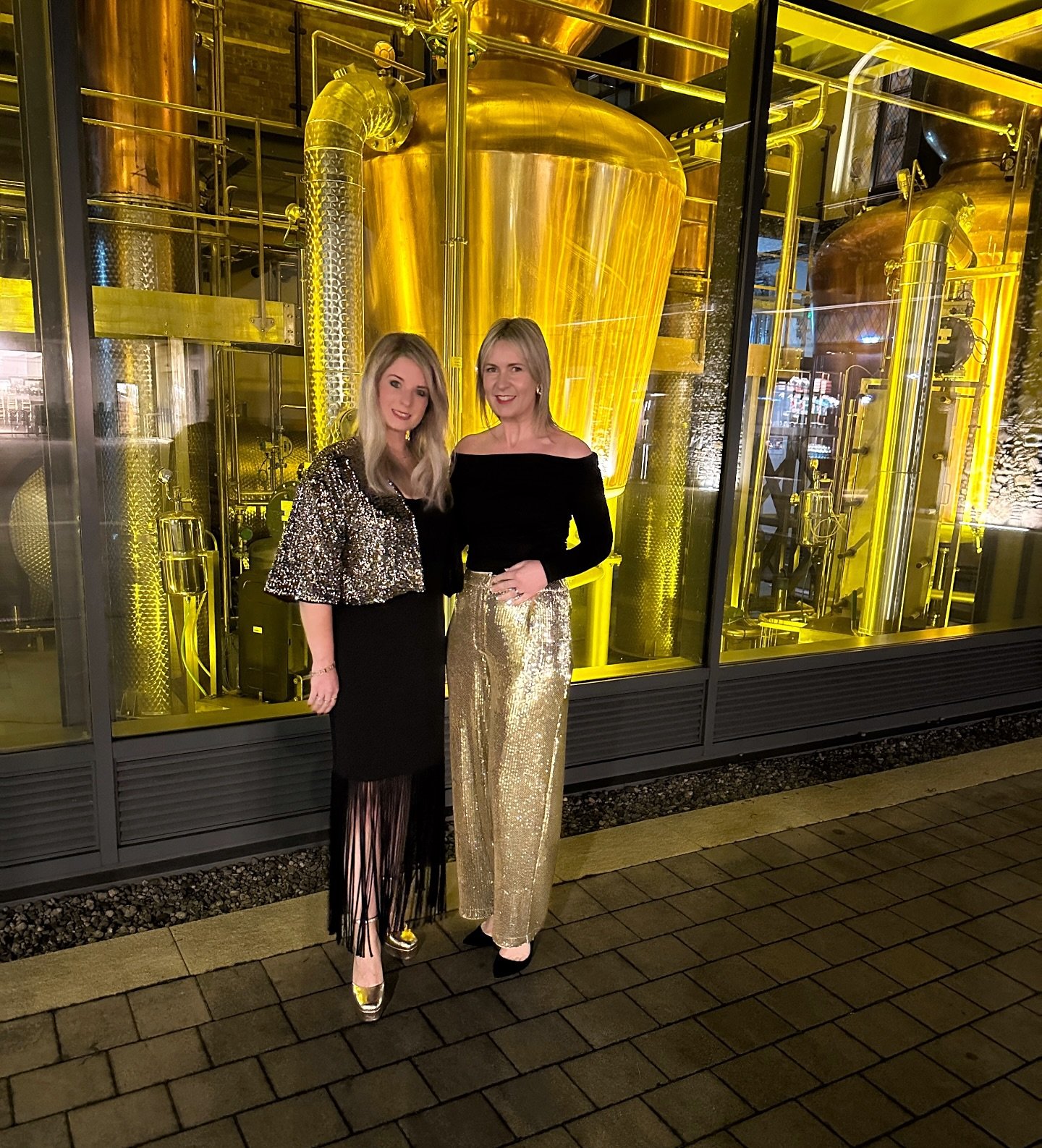 OUT, OUT for OITH Christmas January dinner ✨✨✨ 
We got the memo - match the surroundings and each other 🤣 
Sporting our @marksandspencer lunch time #savvybargains - we will of course be donating another wardrobe item #practicewhatwepreach 
#OITH 